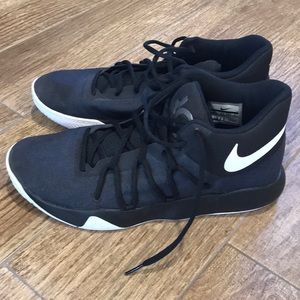 Men’s basketball shoes